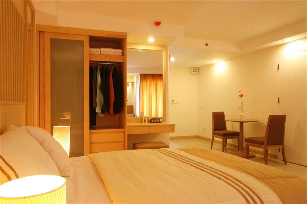Romance Hotel Bangna Бангкок Екстер'єр фото